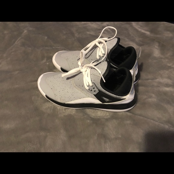 youth jordan sneakers